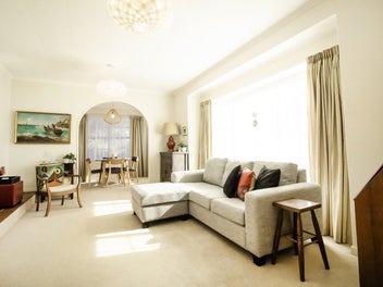A hidden gem in West End – prime location