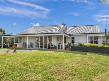 Motivated Vendor – Act Now for Coastal Living