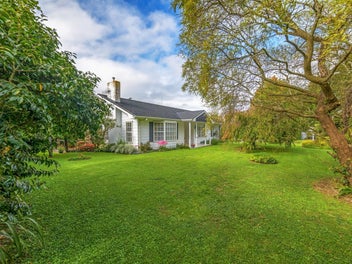 919m2 in Riverdale - private and established