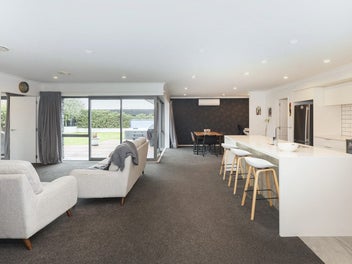 Spacious & Stylish in Barton Fields!