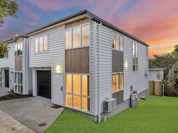 Standalone Home – Near Papakura Train Station!