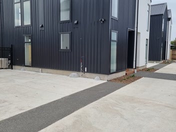 Image 1 of 7