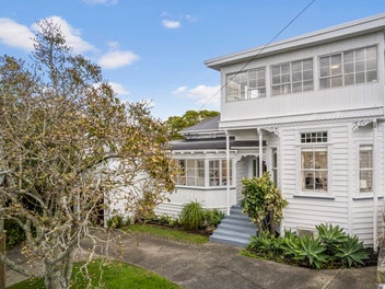 Welcome to Barra - a Northcote Point Gem