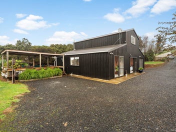 Welcome to a “Hidden Gem” of a lifestyle block.