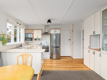 Family Haven in Burnside High Zone!
