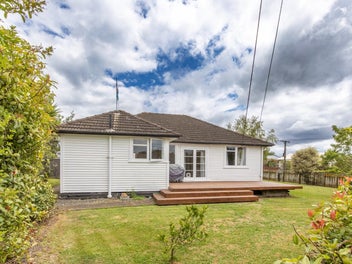 Charming three bedroom home in prime location!