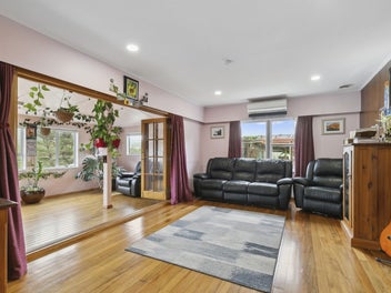 SIX-BEDROOM '60S SUNTRAP