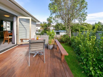 Immaculate Low-Maintenance Living!