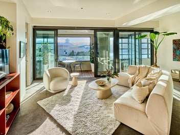 CHAFFERS DOCK | WATERFRONT ELEGANCE