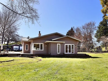 Idyllic Lifestyle Opportunity Comes a Knocking!
