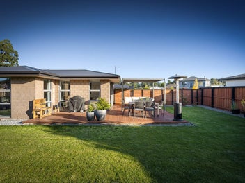 Stylish/Modern with Motor Home Parking