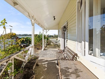Charming cottage, coastal lifestyle