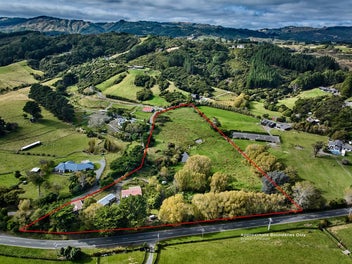 SUN & INLET VIEWS, HANDY TO VILLAGE - 2.91 ha