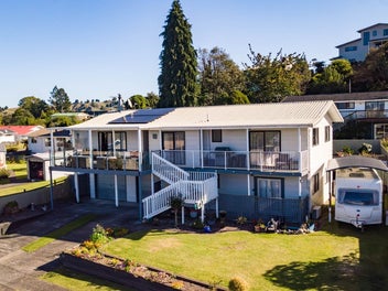 Spacious Family Home, Fantastic Features!
