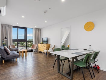 2 Beds, 2 Bath, 2 Carparks, 2 Lockers in La Quinta