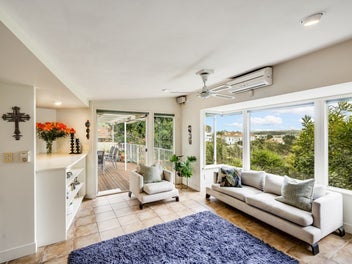 Prime hill location – serious sellers