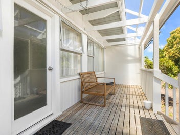 Sunny And Secure End Unit