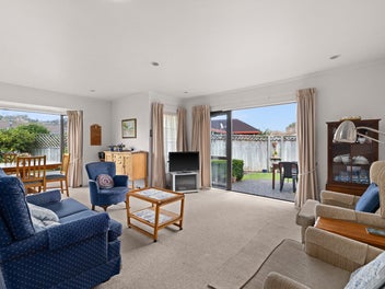 Spacious, Easy-care, Downsizer!
