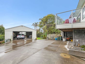 Want that Rural Feel and close to Town !