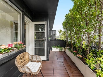 Vendor Says Sell - Declared Reserve $720,000