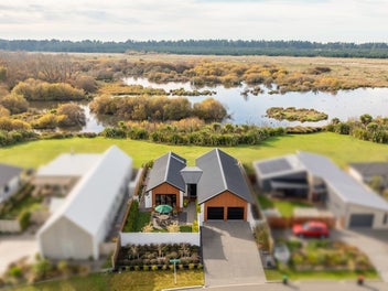 Bespoke living with wildlife views