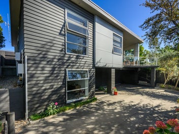 How Cool - Modern Treetop Living