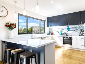 Spectacular family living, vendor relocating
