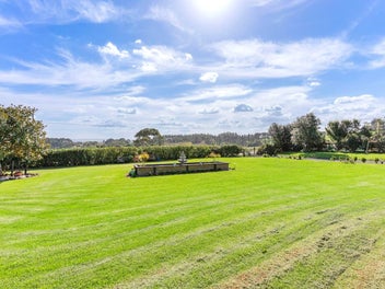 BUYER'S PRICE GUIDE - high $900k plus range
