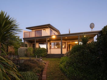 Coastal Charm Meets Rustic Luxury in Rarangi
