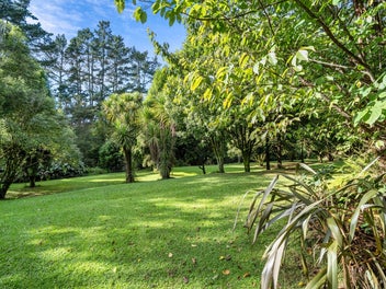 Private sanctuary, natural riverside paradise