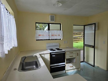 "UNDER CONTRACT" Hot Pick! Sunny, Bright & Priced