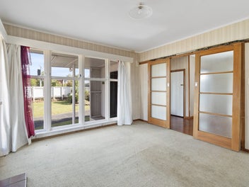 Corner Site, Big Potential | Professionals