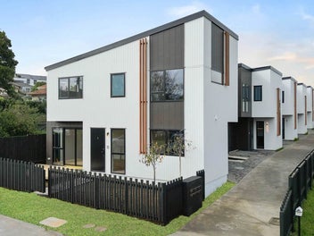 Freestanding & Design-living- Three Kings Central!