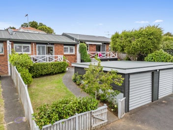 Fabulous, Fully Renovated with Privacy & Sun