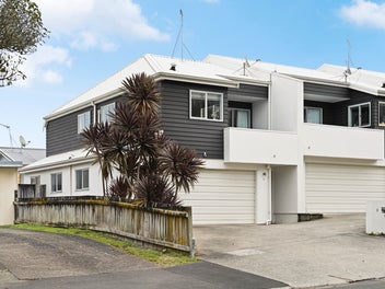 Hillcrest Zoned - 4 Bedroom