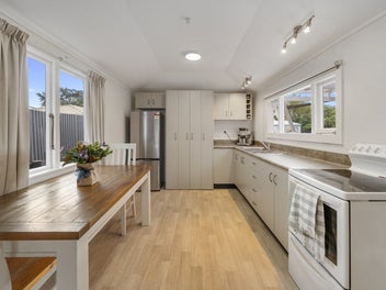 Charming and cozy - your perfect Bay View retreat!