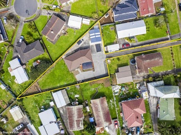 MUST SELL!! Prime Location with Expansive Section!