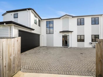 Spacious Family Living with Privacy In a Prime...