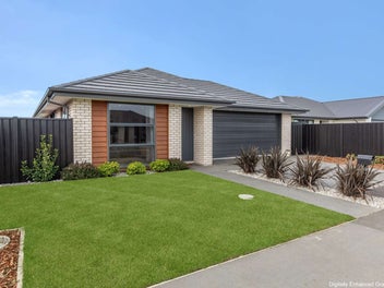 Quiet Cul de Sac Location, An absolute must see!