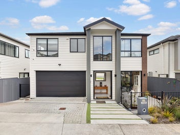 Spacious Family Oasis with Stunning Views