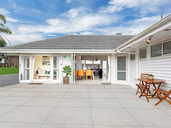 Stylish Living with huge potential – 905m2 land!