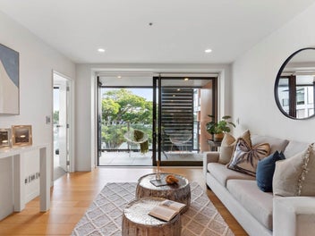 Modern Apartment in Central Epsom - DGZ!
