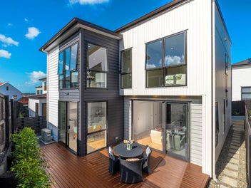 Coastal Style Meets Contemporary Comfort