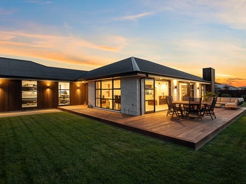Beautiful and Ambient - oozing warmth!