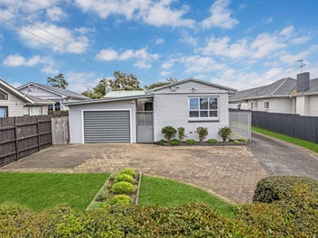 Road frontage, Spacious & Convenient!