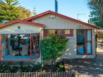 4 Bedroom Home Near The Beach