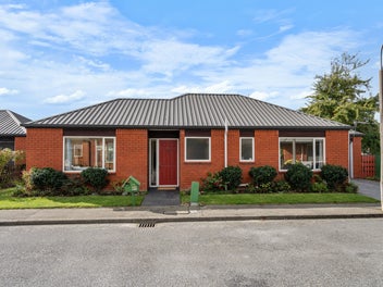 Charming Townhouse in Heart of Spreydon