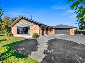 MODERN, SPACIOUS FAMILY HOME