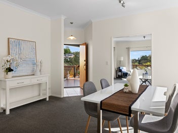 Like-New on Burbury Ridge