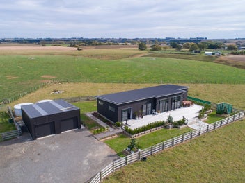 Modern Lifestyle Close to Feilding